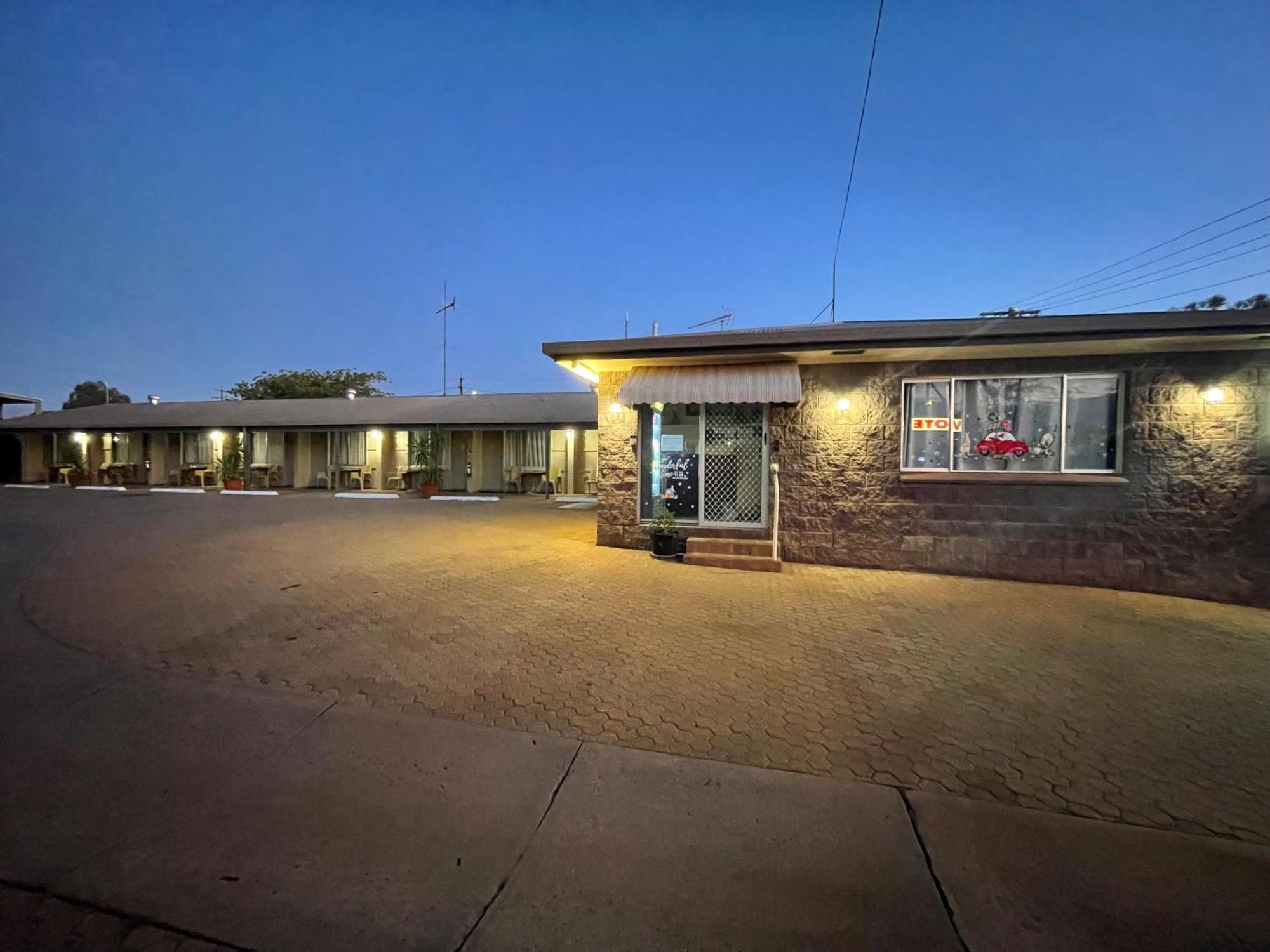 Warrego Motel Charleville Kültér fotó